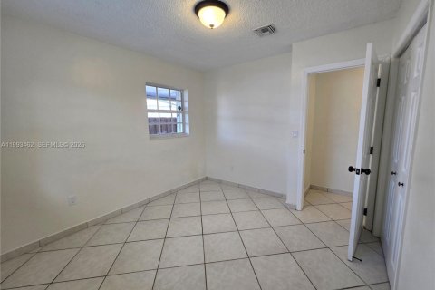 House in Miami-Dade, Florida 4 bedrooms, 184.69 sq.m. № 2055363 - photo 28