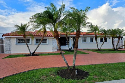 House in Miami-Dade, Florida 4 bedrooms, 184.69 sq.m. № 2055363 - photo 2