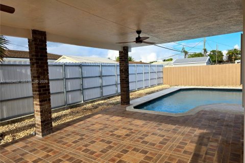 House in Miami-Dade, Florida 4 bedrooms, 184.69 sq.m. № 2055363 - photo 16