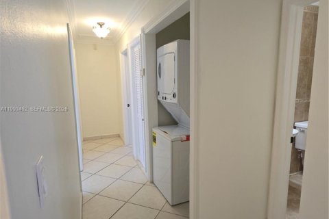 House in Miami-Dade, Florida 4 bedrooms, 184.69 sq.m. № 2055363 - photo 25