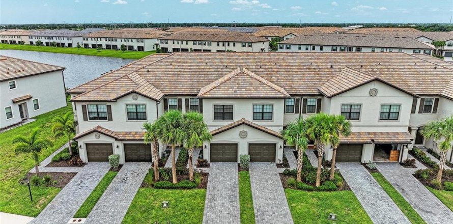 Touwnhouse à LORRAINE LAKES à Lakewood Ranch, Floride 3 chambres, 178.84 m2 № 2277852