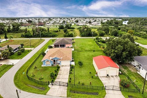 Casa en North Port, Florida 4 dormitorios, 208.29 m2 № 2383620