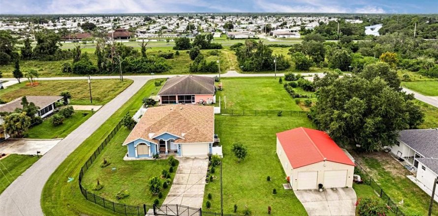 Casa en North Port, Florida 4 dormitorios, 208.29 m2 № 2383620