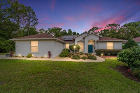 House in Dunnellon, Florida 3 bedrooms, 191.66 sq.m. № 2114970