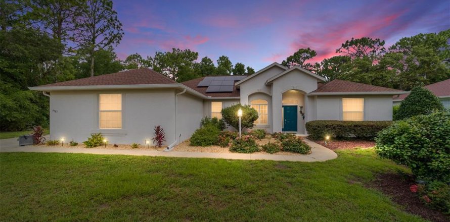 House in Dunnellon, Florida 3 bedrooms, 191.66 sq.m. № 2114970