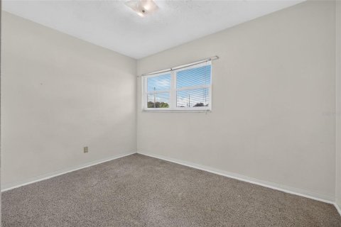 House in Saint Petersburg, Florida 3 bedrooms, 107.49 sq.m. № 2406364 - photo 15