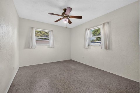 House in Saint Petersburg, Florida 3 bedrooms, 107.49 sq.m. № 2406364 - photo 18