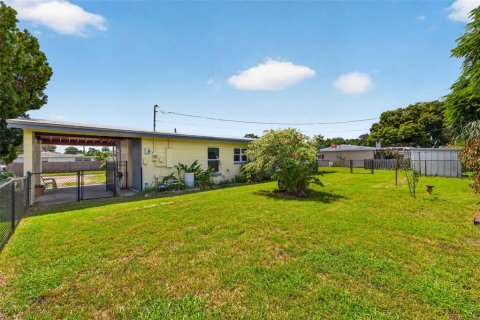 House in Saint Petersburg, Florida 3 bedrooms, 107.49 sq.m. № 2406364 - photo 20