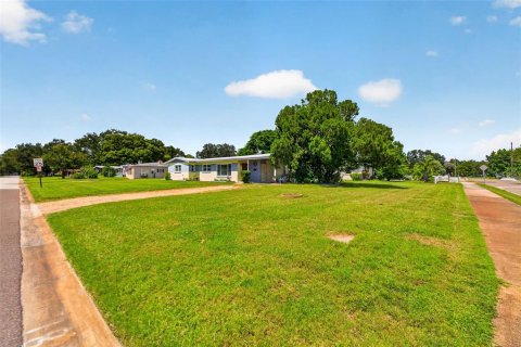 House in Saint Petersburg, Florida 3 bedrooms, 107.49 sq.m. № 2406364 - photo 2