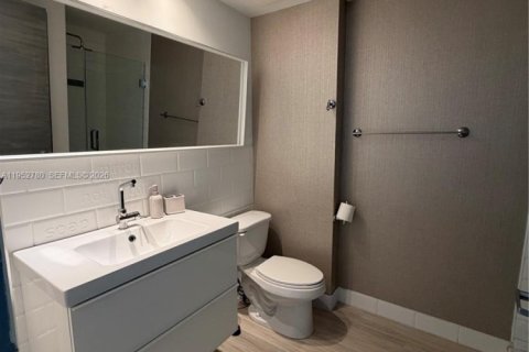 Condominio en alquiler en Miami, Florida, 1 dormitorio, 103.4 m2 № 2023558 - foto 11
