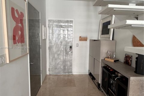 Condominio en alquiler en Miami, Florida, 1 dormitorio, 103.4 m2 № 2023558 - foto 4