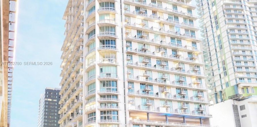 Condominio en Miami, Florida, 1 dormitorio  № 2023558