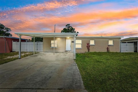Casa en alquiler en Tampa, Florida, 4 dormitorios, 122.45 m2 № 1819059 - foto 1