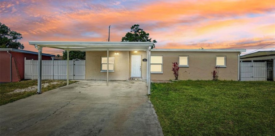Villa ou maison à Tampa, Floride 4 chambres, 122.45 m2 № 1819059