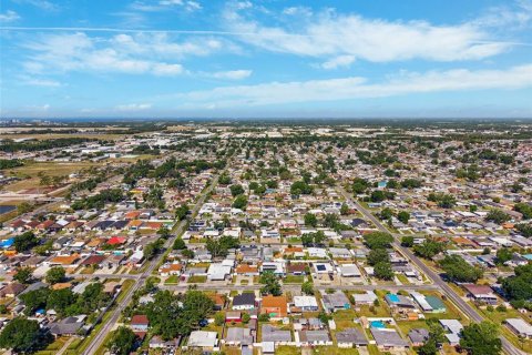 Casa en alquiler en Tampa, Florida, 4 dormitorios, 122.45 m2 № 1819059 - foto 27