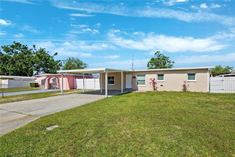 Casa en alquiler en Tampa, Florida, 4 dormitorios, 122.45 m2 № 1819059 - foto 2