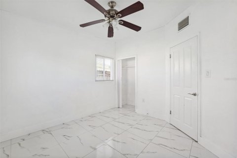 Casa en alquiler en Tampa, Florida, 4 dormitorios, 122.45 m2 № 1819059 - foto 10
