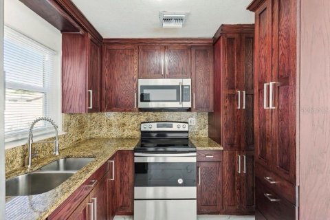 Casa en alquiler en Tampa, Florida, 4 dormitorios, 122.45 m2 № 1819059 - foto 6