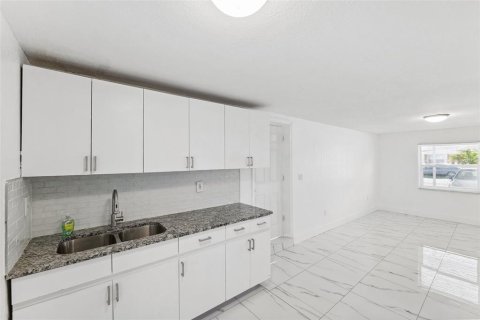 Casa en alquiler en Tampa, Florida, 4 dormitorios, 122.45 m2 № 1819059 - foto 17