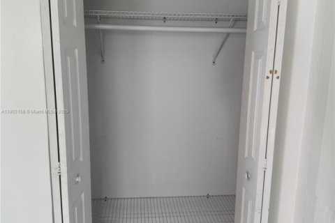 Propiedad comercial en alquiler en Homestead, Florida, 1 dormitorio, 13.94 m2 № 1953608 - foto 8