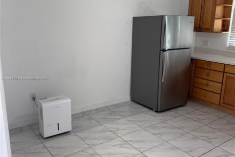 Propiedad comercial en alquiler en Homestead, Florida, 1 dormitorio, 13.94 m2 № 1953608 - foto 2