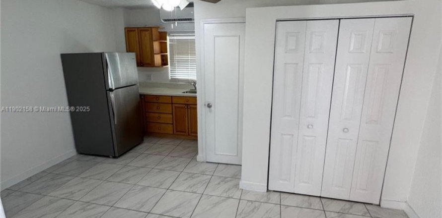 Propiedad comercial en Homestead, Florida 1 dormitorio, 13.94 m2 № 1953608