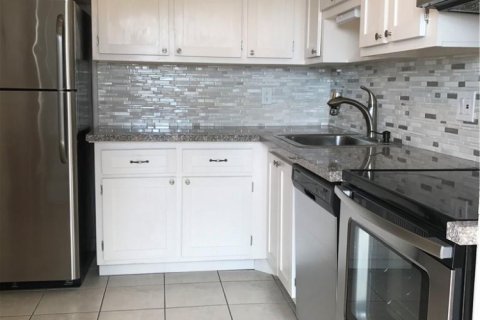 Condo in Pompano Beach, Florida, 2 bedrooms  № 1209261 - photo 1