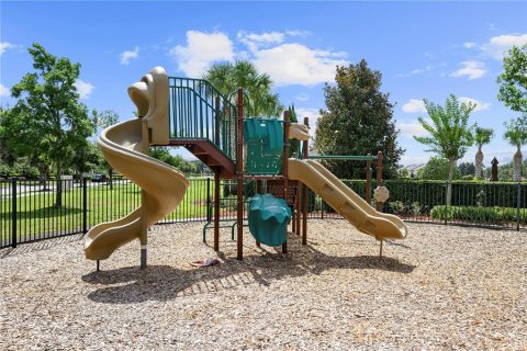 Townhouse in Windermere, Florida 3 bedrooms, 176.89 sq.m. № 1614463 - photo 26
