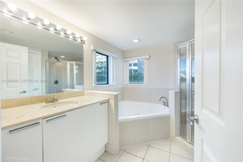 Condo in Hollywood, Florida, 3 bedrooms  № 2061822 - photo 6