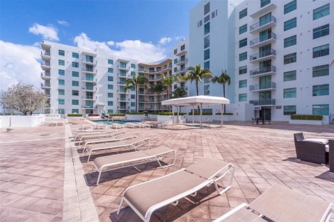 Condo in Hollywood, Florida, 3 bedrooms  № 2061822 - photo 13