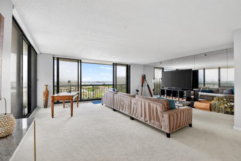 Condominio en alquiler en Riviera Beach, Florida, 2 dormitorios, 186.83 m2 № 2190998 - foto 19