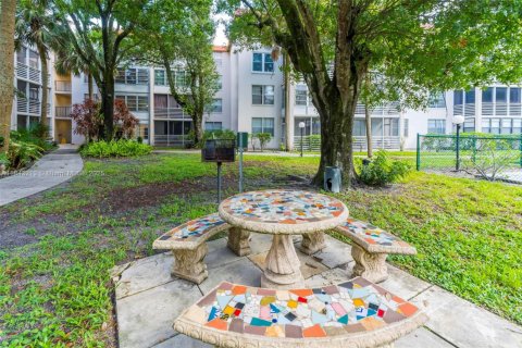 Condo in Lauderdale Lakes, Florida, 1 bedroom  № 1836311 - photo 16