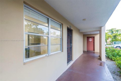 Condo in Lauderdale Lakes, Florida, 1 bedroom  № 1836311 - photo 14