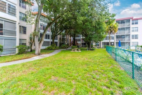 Condo in Lauderdale Lakes, Florida, 1 bedroom  № 1836311 - photo 29