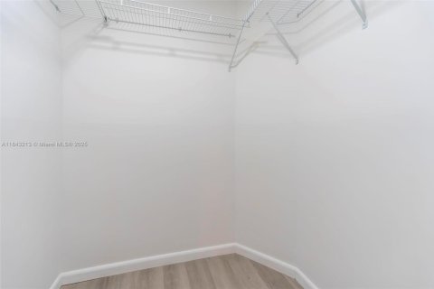 Condo in Lauderdale Lakes, Florida, 1 bedroom  № 1836311 - photo 23