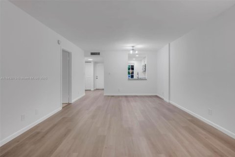 Condo in Lauderdale Lakes, Florida, 1 bedroom  № 1836311 - photo 21