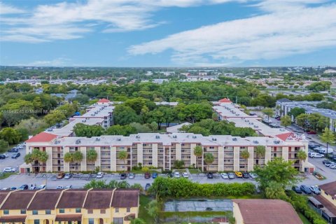 Condo in Lauderdale Lakes, Florida, 1 bedroom  № 1836311 - photo 13