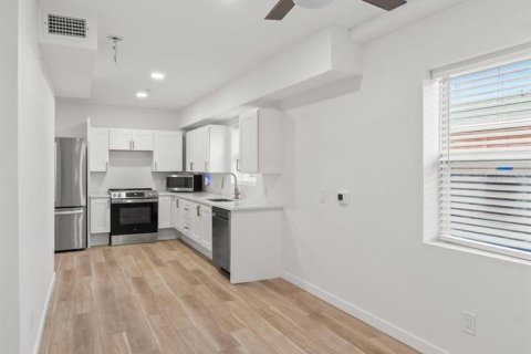 Apartment in Saint Petersburg, Florida 2 bedrooms, 65.03 sq.m. № 2122367 - photo 5
