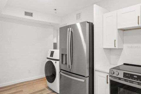 Apartment in Saint Petersburg, Florida 2 bedrooms, 65.03 sq.m. № 2122367 - photo 11