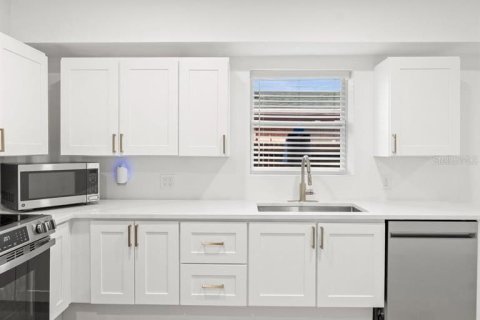 Apartment in Saint Petersburg, Florida 2 bedrooms, 65.03 sq.m. № 2122367 - photo 9