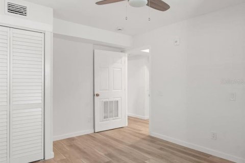 Apartment in Saint Petersburg, Florida 2 bedrooms, 65.03 sq.m. № 2122367 - photo 12
