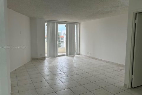 Condo in Hallandale Beach, Florida, 2 bedrooms № 1964322 - photo 4