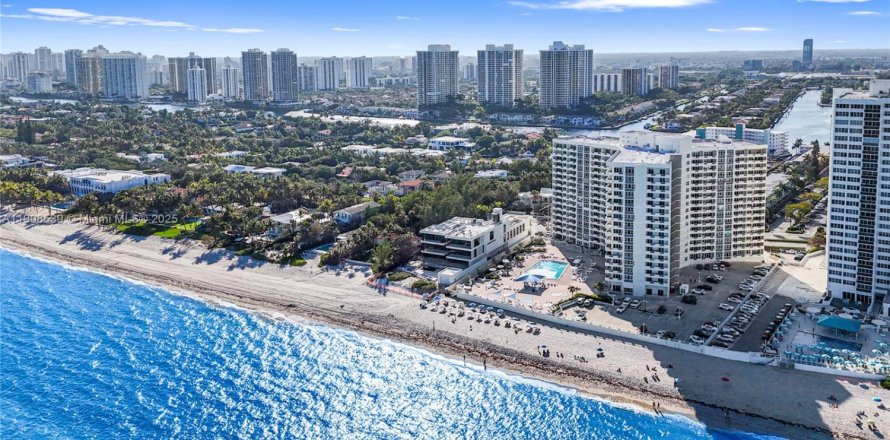 Condo in Hallandale Beach, Florida, 2 bedrooms № 1964322