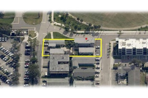 Commercial property in Hallandale Beach, Florida № 1093720 - photo 1