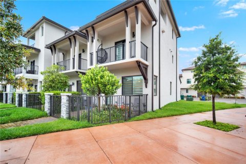 Townhouse in Doral, Florida 3 bedrooms, 173.36 sq.m. № 1887871 - photo 2