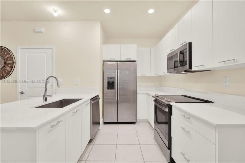Townhouse in Doral, Florida 3 bedrooms, 173.36 sq.m. № 1887871 - photo 9