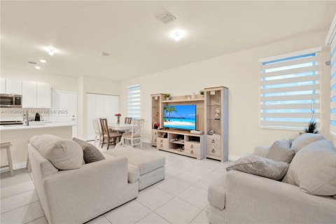 Townhouse in Doral, Florida 3 bedrooms, 173.36 sq.m. № 1887871 - photo 10