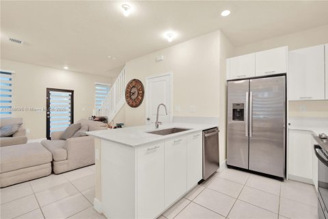 Townhouse in Doral, Florida 3 bedrooms, 173.36 sq.m. № 1887871 - photo 14