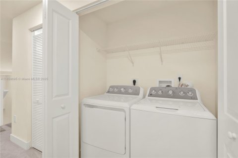 Townhouse in Doral, Florida 3 bedrooms, 173.36 sq.m. № 1887871 - photo 16