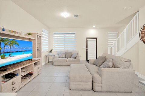 Townhouse in Doral, Florida 3 bedrooms, 173.36 sq.m. № 1887871 - photo 11